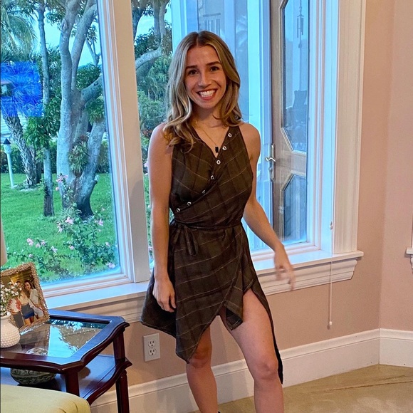 Meet your Posher, Tiffany - Picture 2 of 2